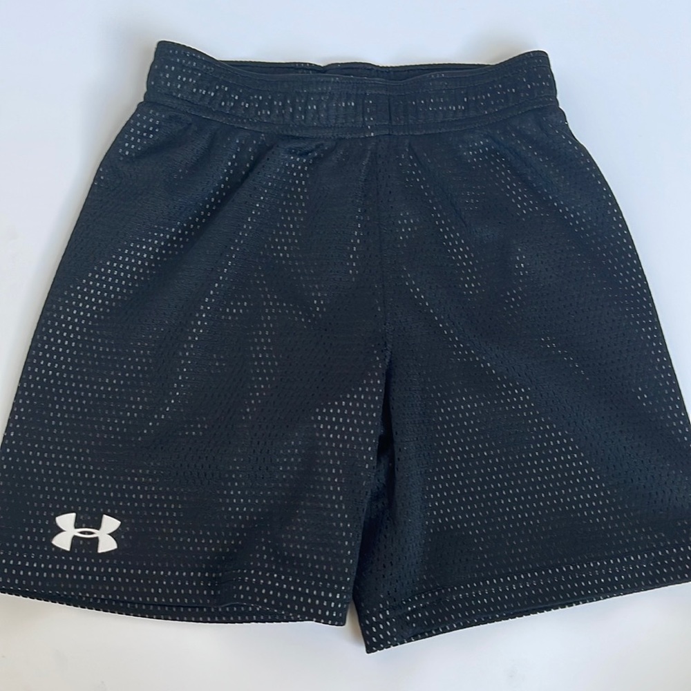Under Armour Boys size 5 shorts